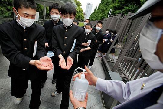 Coronavirus in Japan Students Masks