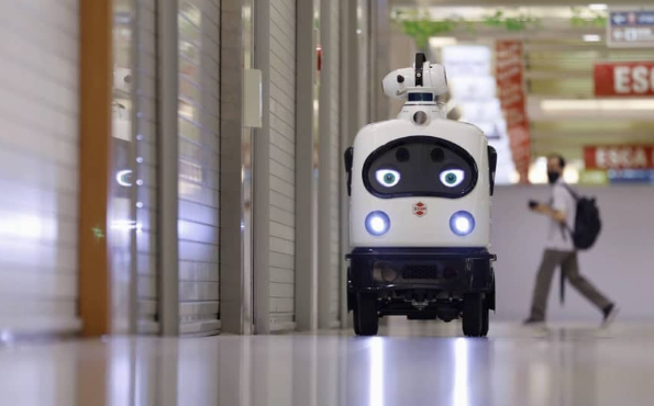 Robots and food delivery in Japan
